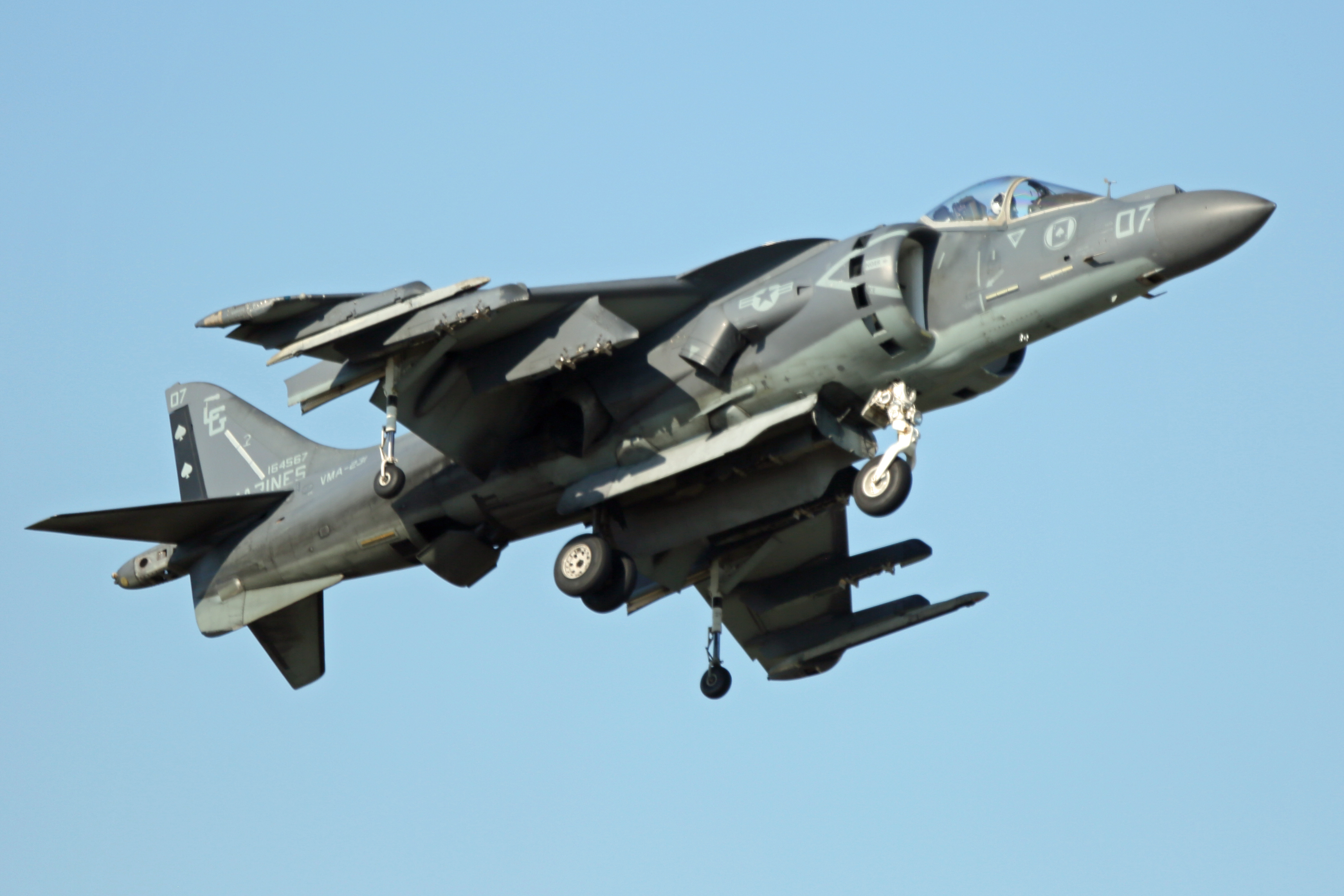 A harrier jump jet